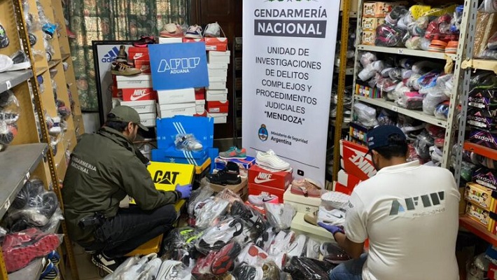 Secuestraron una tonelada de zapatillas truchas en Mendoza