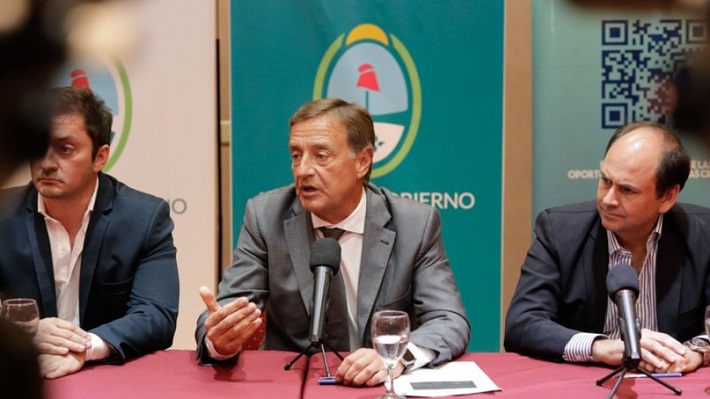 El gobernador Rodolfo Suárez firmó la adjudicación para dar inicio al Acueducto Monte Comán – La Horqueta
