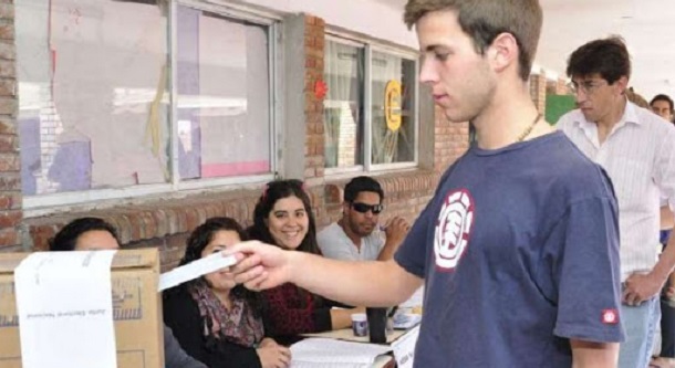 A través de las redes sociales, promueven el voto joven en las PASO