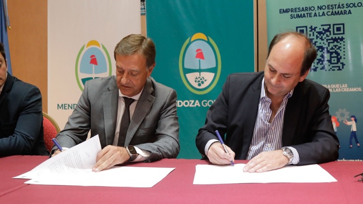Suarez firmó la adjudicación para dar inicio al acueducto Monte Comán-La Horqueta