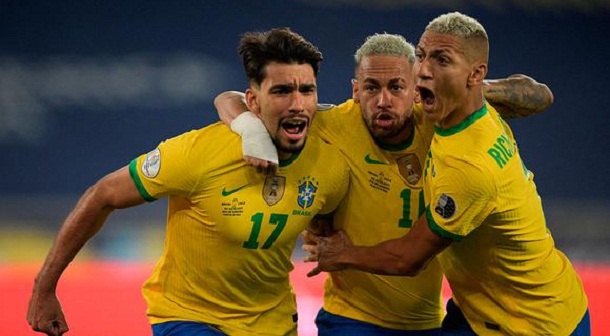 Brasil sufrió hasta la última jugada ante Chile, pero está entre los cuatro mejores