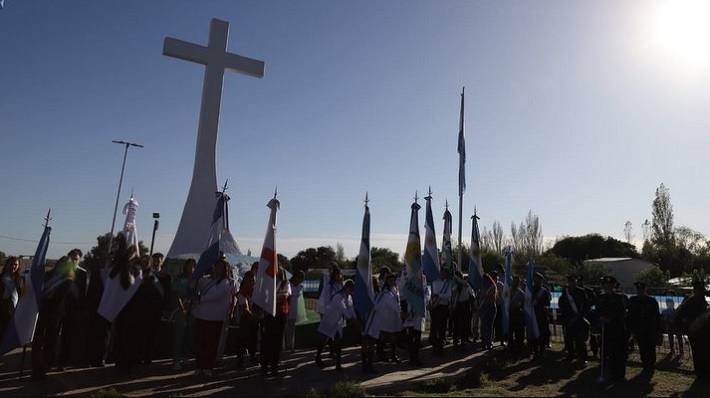 Emotivo acto oficial por el 41° aniversario del inicio de la Guerra de Malvinas en el Monumento a los Caídos