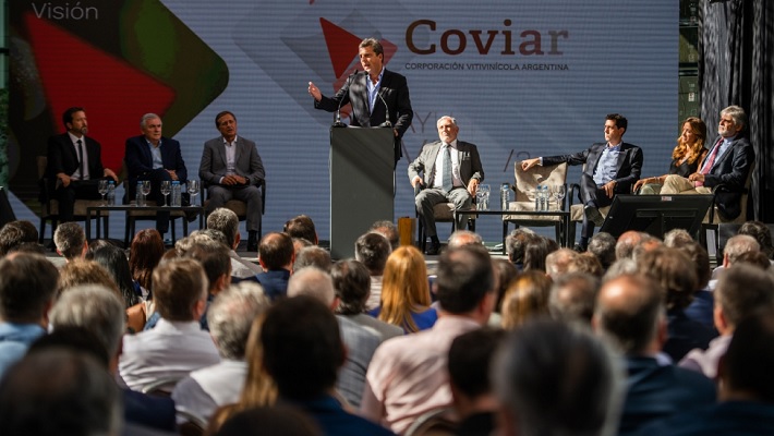 El ministro de Economía participó del desayuno de la COVIAR y dejó importantes anuncios 