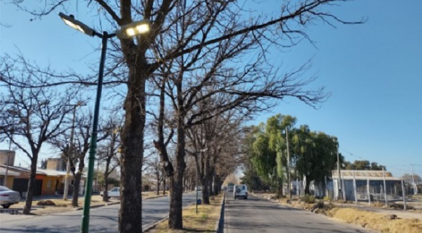 San Rafael colocó 200 luminarias nuevas en la avenida Los Sauces