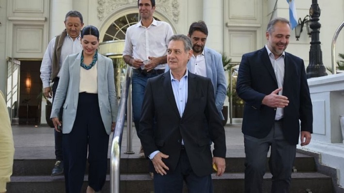 Cuatro jefes comunales del peronismo provincial contra el DNU de Javier Milei