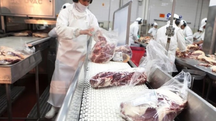 Un informe privado destaca que la carne vacuna más que duplicó el valor del resto de los alimentos