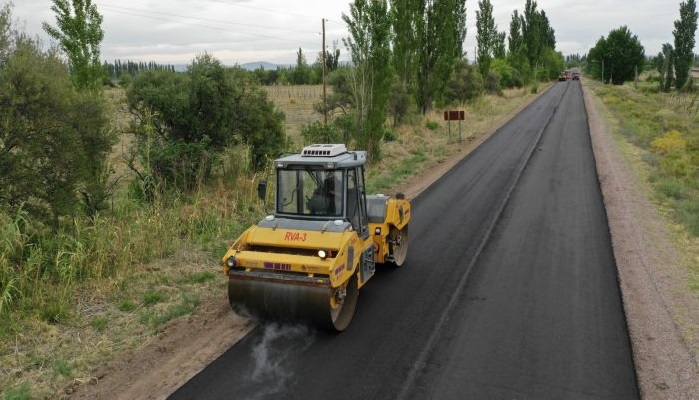 Vialidad Mendoza asfalta circuitos productivos y turísticos en San Rafael