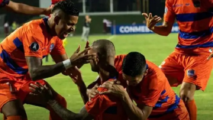 Comenzó la Copa Libertadores, Puerto Cabello de Venezuela le ganó 3 a 2  a Defensor Sporting de Uruguay