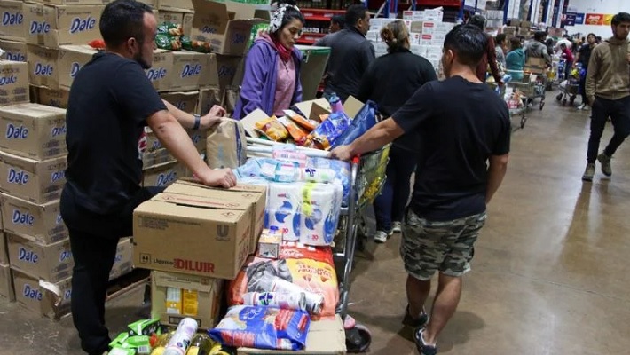 Aluvión de chilenos seducidos por los precios de los supermercados y mayoristas de Mendoza