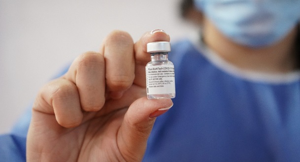 Llegaron a Mendoza 20 mil dosis de vacuna Pfizer y las recibirán grupos de niños de riesgo