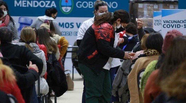 Hubo en Mendoza 157 nuevos contagios y otros 16 decesos por coronavirus