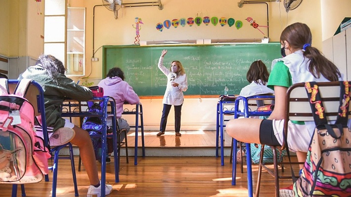 Ni “chiques” ni “todxs”: el gobierno porteño prohibió el lenguaje inclusivo en las escuelas