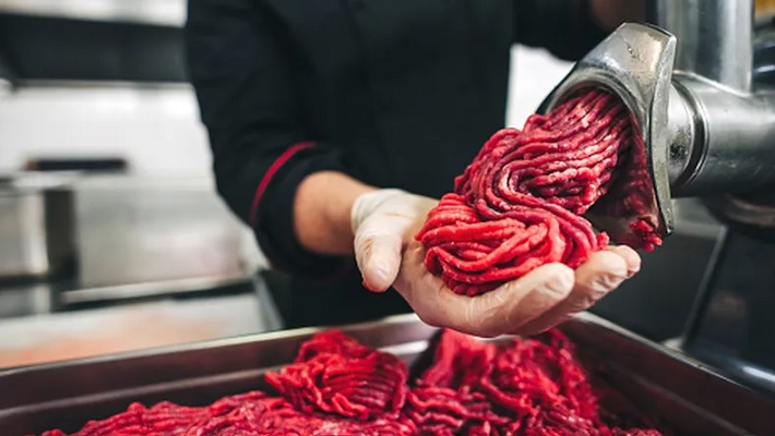 Legisladora sanrafaelina propone que la carne molida se procese a la vista del comprador