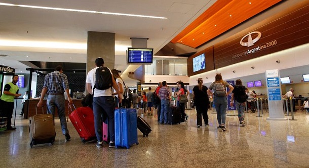 Tercera ola: prohíben el ingreso de acompañantes al Aeropuerto de Mendoza