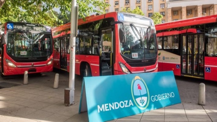 Transporte público: presentaron 20 unidades sustentables 100% a GNC