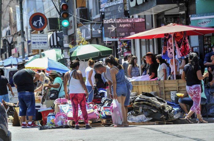 La venta ilegal callejera en la Ciudad subió 6,2% en junio