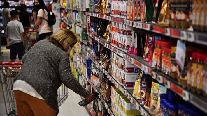 Impacto de la inflación: advierten que el consumo de alimentos cayó 6,8% interanual