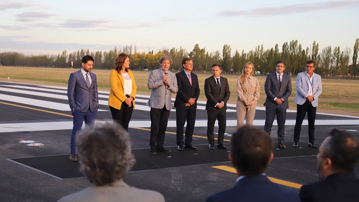 El intendente Félix participó del acto inaugural de la nueva pista del aeropuerto Santiago Germanó