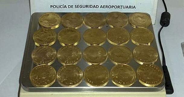 Quiso volar a Mendoza con 107 monedas de oro valuadas en más de $23 millones