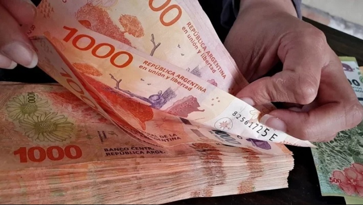 Por la inflación, el Gobierno evalúa lanzar billetes de $5000 y $10000