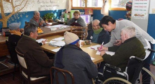 Residentes de geriátricos podrán juntarse con sus familias el domingo