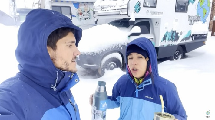 Youtubers viajeros argentinos vivieron en carne propia el temporal en alta montaña