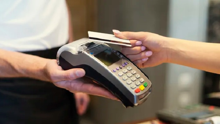 AFIP modificó los controles para las compras con tarjeta de débito