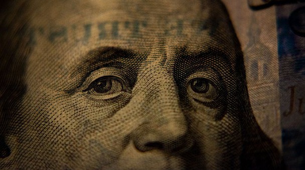 El dólar blue volvió a subir con fuerza este martes, y trepa a los $182 para la venta