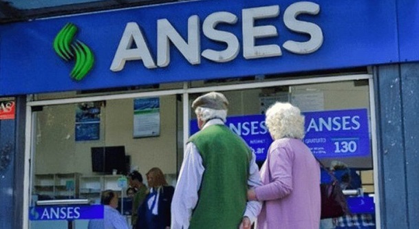 ANSES fijó el aumento para jubilaciones y AUH a partir de septiembre y dos pagos extras más