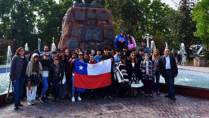 Un grupo de 28 jóvenes chilenos realizan un viaje de estudios por el sur mendocino