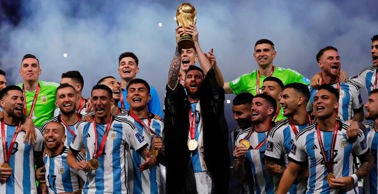 ¡Cumplió el sueño de su vida! Lionel Messi levantó la Copa del Mundo tras la final ante Francia