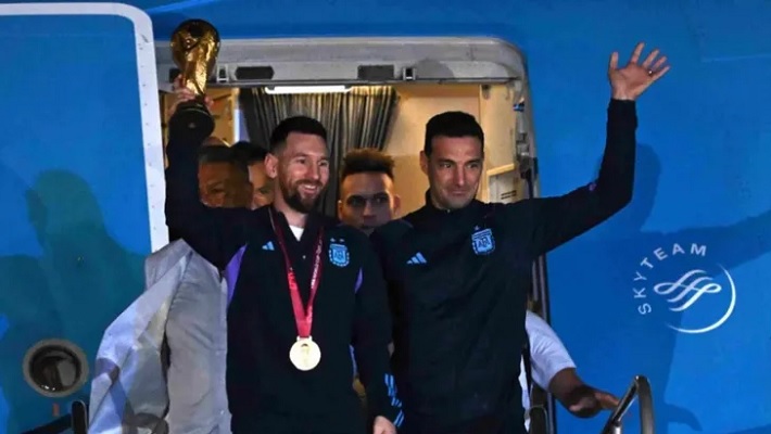 La Selección Argentina llegó al país y se prepara para una jornada de festejos en el Obelisco