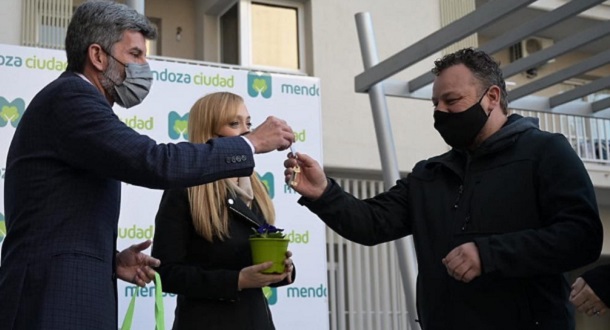Se entregaron viviendas del Procrear en cinco departamentos de Mendoza
