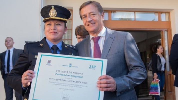 Suarez encabezó el acto por las celebraciones de los 212 años de la Policía de Mendoza