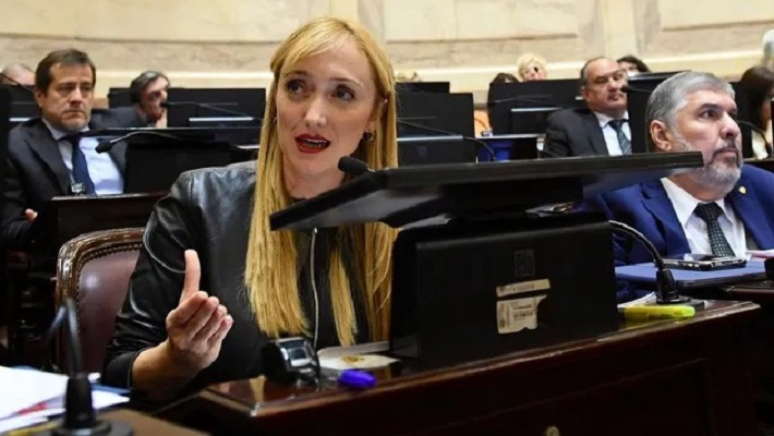 Anabel Fernández Sagasti votó a favor del aumento de dieta legislativa en el Senado