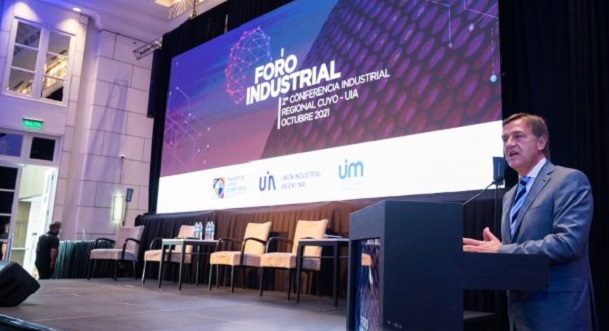 Suarez participó de la apertura del 5° Foro Industrial de Mendoza
