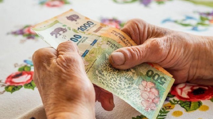 ANSES les dará un extra de $22.000 a jubilados en febrero: cuáles son los requisitos
