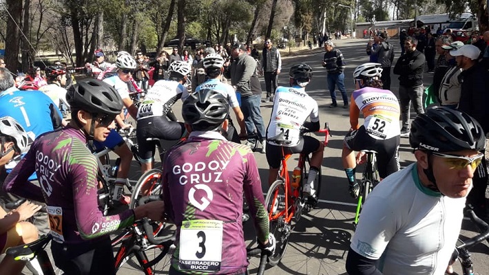 Se corrió la prueba "Temporada invernal de ciclismo" en el Parque Mariano Moreno