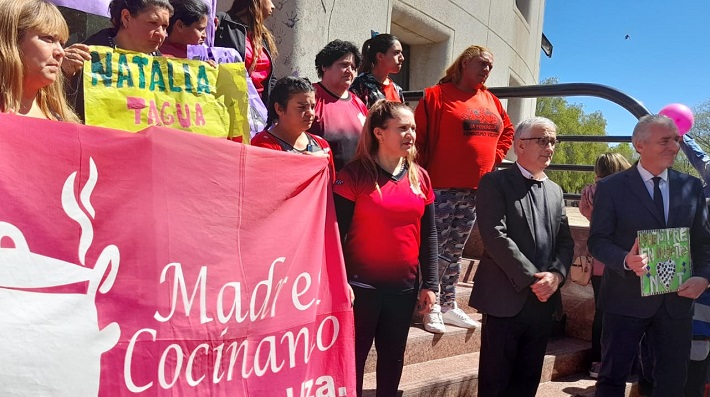 El Grupo “Madres cocinando”, realizó una marcha hasta Tribunales para pedir justicia por el femicidio de Natalia Tagua