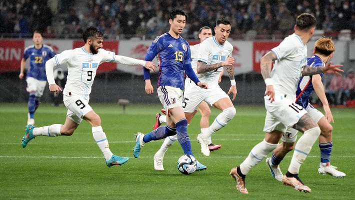 Uruguay rescató un empate sin brillo ante Japón en Tokio