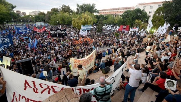 Miles de personas marcharon en el centro de Mendoza por el Día de la Memoria