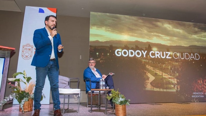 Tadeo García Zalazar contó en Córdoba cómo pasar de un Estado digital a uno inteligente