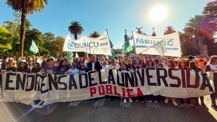Cerca de 40 mil mendocinos marcharon por la universidad pública en Mendoza