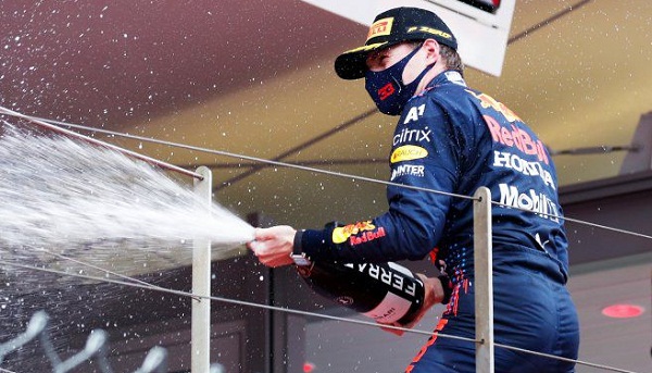 F1: Verstappen ganó, desplazó a Hamilton y Red Bull a Mercedes