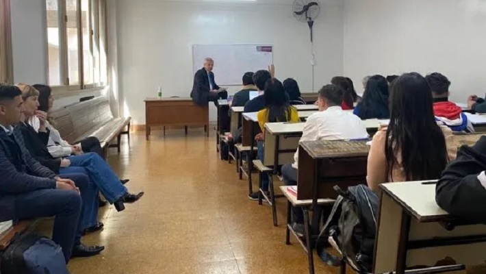 Alberto Fernández volvió a dar clases de Derecho en la UBA
