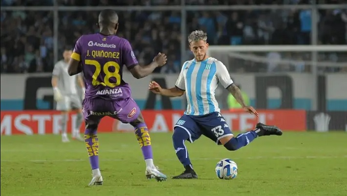 Copa Libertadores: Racing, con un insólito gol en contra, transpiró para derrotar a Aucas