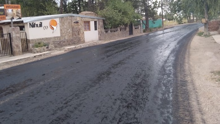 El Municipio de San Rafael avanza su plan de asfalto y trabaja en el barrio Vélez Sárfield