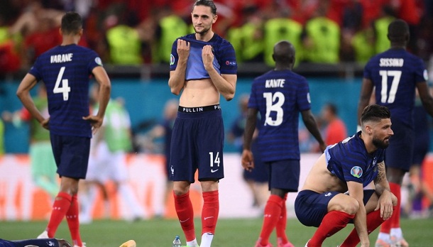 Suiza reaccionó a tiempo y sacó de carrera a los campeones del mundo