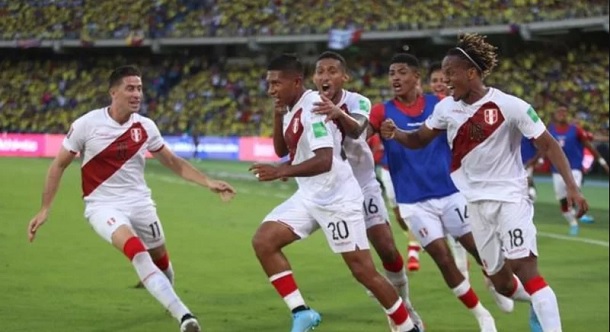 Perú sorprendió en el final, dejó muda a Colombia y se acerca al Mundial