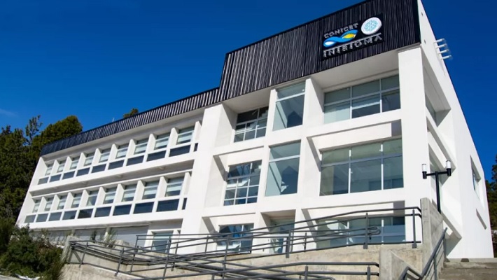 El Presidente inaugura un edificio de Instituto de Investigaciones en Bariloche